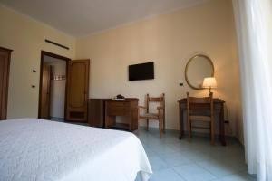 Postel nebo postele na pokoji v ubytování Hotel Terme Alexander