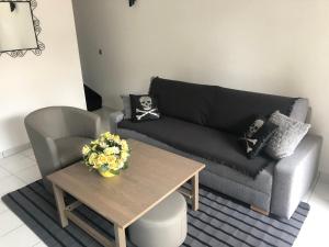 Afbeelding uit fotogalerij van JOLIE PETITE MAISON près PARC DES EXPOS RER CDG ARENA in Villepinte