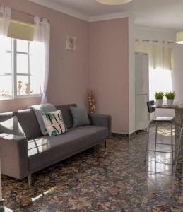 a living room with a couch and a table at Vacacional Tegueste 2ºB in Vecindario
