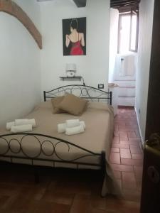 a bedroom with a bed in a white room at Appartamento via del Grillo 8 in Perugia