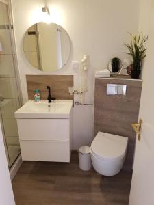 Et badeværelse på Apartment mit Seeblick Vier Jahreszeiten