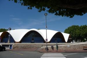 a building with a white roof on a street at Le balcon de la Conche in Royan