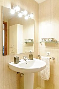 Kúpeľňa v ubytovaní Apartamento "El Lilà 2" - Parking incluido + 25 fotografií