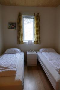 Katil atau katil-katil dalam bilik di Litlabjarg Guesthouse