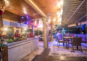 Restaurace v ubytování Mushroom Beach Bungalows