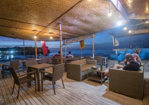 Posezení v ubytování Mushroom Beach Bungalows