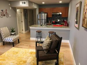 Una cocina o zona de cocina en Verandas at Uptown