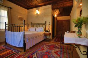 Postel nebo postele na pokoji v ubytování Selcuklu Evi Cave Hotel - Special Category