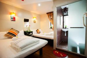 Katil atau katil-katil dalam bilik di Joyous Guest House