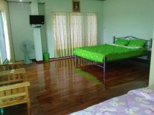 Ένα ή περισσότερα κρεβάτια σε δωμάτιο στο บ้านพักสุวดี เขาค้อ