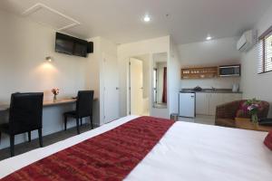 Tempat tidur dalam kamar di Riccarton Motor Lodge