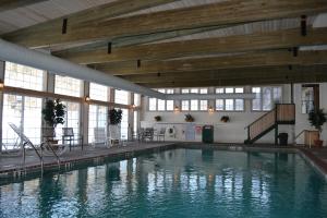 The swimming pool at or close to Kancamagus Lodge