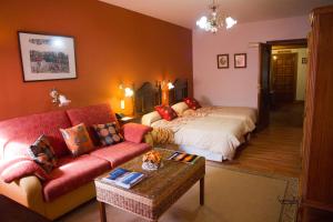 a living room with a couch and a bed at La Casona del Abuelo Parra in Villanueva de los Infantes +85 photos