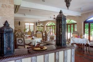 Restaurace v ubytování The Maji Beach Boutique Hotel -Adults Only