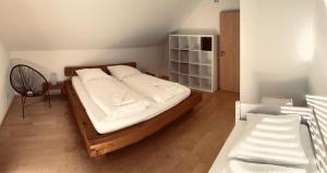Кровать или кровати в номере Schluchseehuus