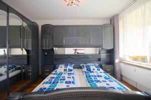 Cama o camas de una habitación en ProFair Private Apartments & Rooms near Messe - room agency
