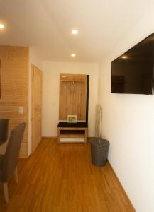 TV a/nebo společenská místnost v ubytování Appartement Sonnblick Kuschelsuite in den Bergen