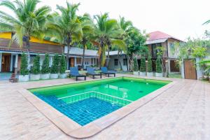 Bazén v ubytování Aonang Privacy Resort nebo v jeho okolí