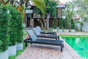 Bazén v ubytování Aonang Privacy Resort nebo v jeho okolí