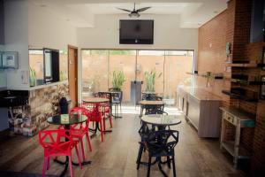 A cozinha ou cozinha compacta de Hotel Ipiranga Maringa mais 55 fotos
