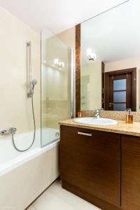 Ένα μπάνιο στο ClickTheFlat Sienna Center Apart Rooms