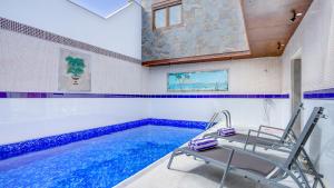 Πισίνα στο ή κοντά στο Daniel Luxury House Caleta