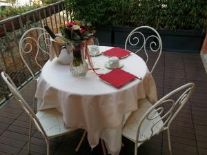 Reštaurácia alebo iné gastronomické zariadenie v ubytovaní Hotel Ca' Nobile Corner
