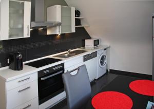 A kitchen or kitchenette at Apartment Sonnenterrasse