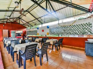 Restorāns vai citas vietas, kur ieturēt maltīti, naktsmītnē OYO 15836 River Front Resort