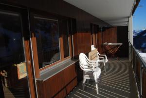 Rõdu või terrass majutusasutuses Apartment in Disentis