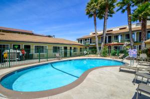 Gallery image of Bay Front Inn in Santa Cruz