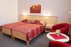Posteľ alebo postele v izbe v ubytovaní Lázeňský Hotel Sadový Pramen