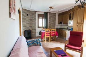 A kitchen or kitchenette at Apartamentos Rurales El Prado