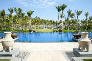 Bazén v ubytování Sanya LUHUITOU Resort & Spa nebo v jeho okolí