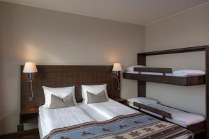 a hotel room with two beds and two lamps at Quality Hotel Skifer in Oppdal