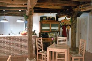 Restauracja lub miejsce do jedzenia w obiekcie Hotel Rural Las Encinas