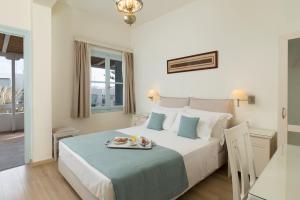 A bed or beds in a room at Perigiali