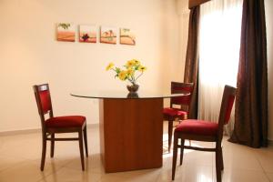 Khu vực ghế ngồi tại Olimpo Hotel & Suites