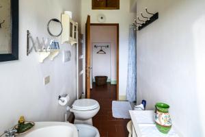 A bathroom at Locanda Casanuova