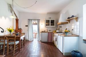 A kitchen or kitchenette at Locanda Casanuova