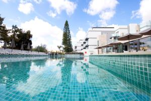 Bazén v ubytování Urban Valley Resort & Spa nebo v jeho okolí