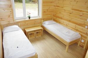 Un pat sau paturi într-o cameră la Коттедж для отдыха Дискавери
