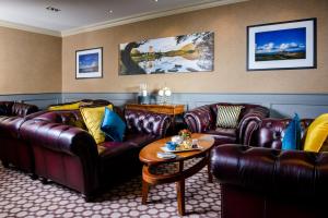 Seating area sa Scott's Hotel