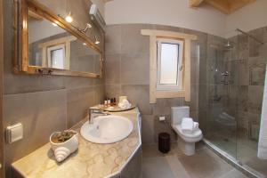 A bathroom at Driftwood Villa