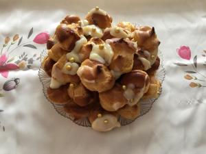 a plate of cookies with marshmallows and cream at La tua casa vicino Matera in Grassano +7 photos