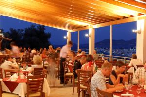 Ein Restaurant oder anderes Speiselokal in der Unterkunft Arion 