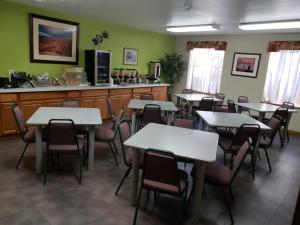 Η κουζίνα ή μικρή κουζίνα στο Moab Gateway Inn at Arches Nat'l Park