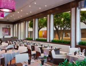 O zonă de relaxare la Hôtel Barrière Ribeauvillé