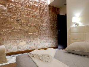 Postel nebo postele na pokoji v ubytování Arena Luxury Suite
