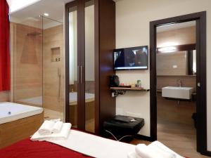 Postel nebo postele na pokoji v ubytování Arena Luxury Suite